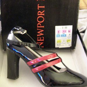 Vintage ish Newport News faux patent leather black pumps red straps 8M